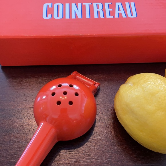 COINTREAU citrus squeezer - Picture 3 of 5